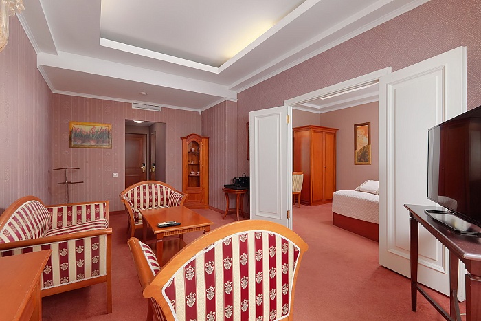 ДЖУНИОР СЮИТ