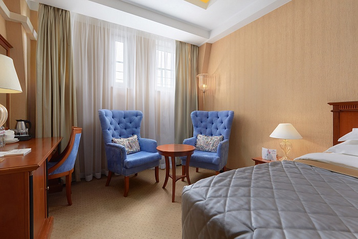 КЛАССИЧЕСКИЙ НОМЕР 1 КРОВАТЬЮ И 2 РАЗДЕЛЬНЫМИ