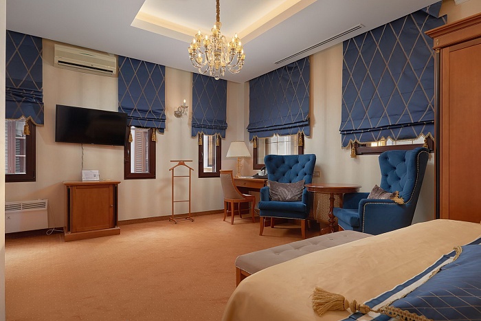 ДЖУНИОР СЮИТ