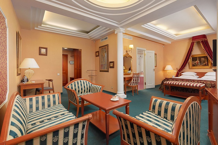 ДЖУНИОР СЮИТ