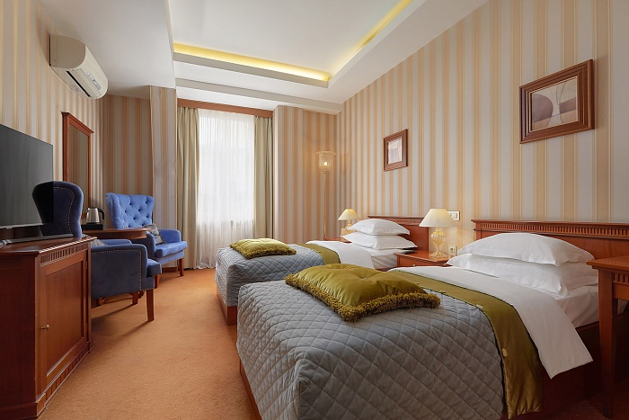 КЛАССИЧЕСКИЙ НОМЕР 1 КРОВАТЬЮ И 2 РАЗДЕЛЬНЫМИ