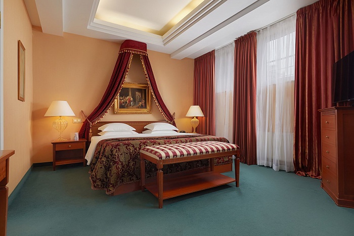 ДЖУНИОР СЮИТ