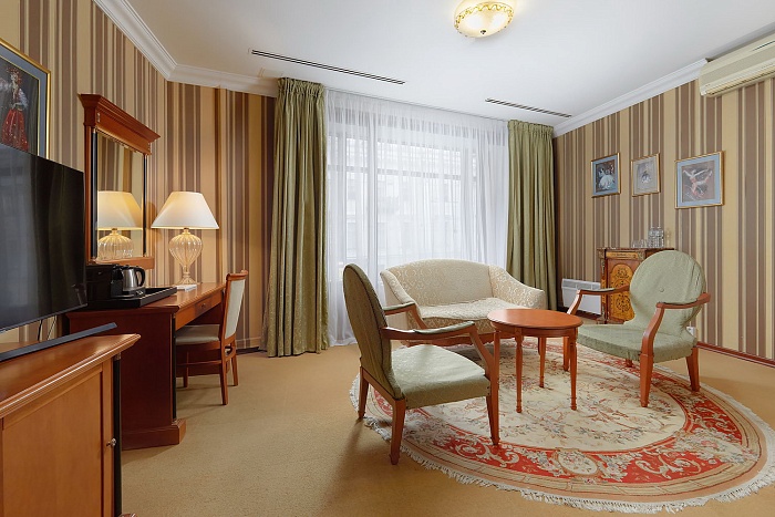 ДЖУНИОР СЮИТ