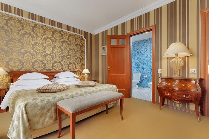 ДЖУНИОР СЮИТ