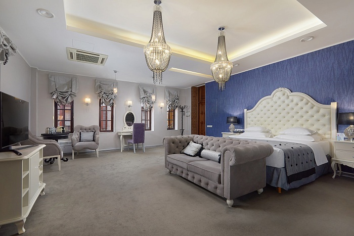 ДЖУНИОР СЮИТ "АВТОР"