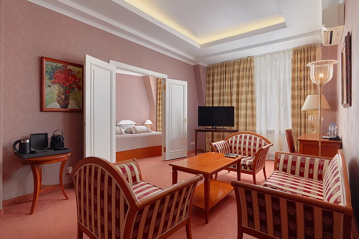 ДЖУНИОР СЮИТ