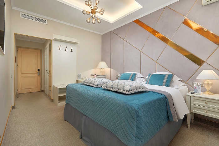 УЛУЧШЕННЫЙ НОМЕР С 1 КРОВАТЬЮ ИЛИ 2 РАЗДЕЛЬНЫМИ