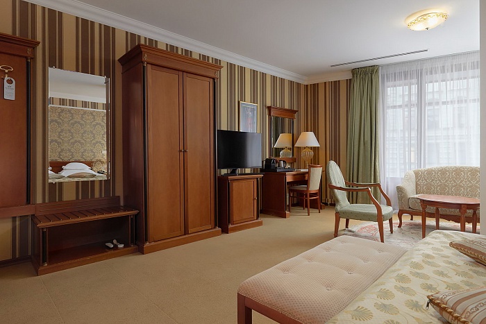 ДЖУНИОР СЮИТ